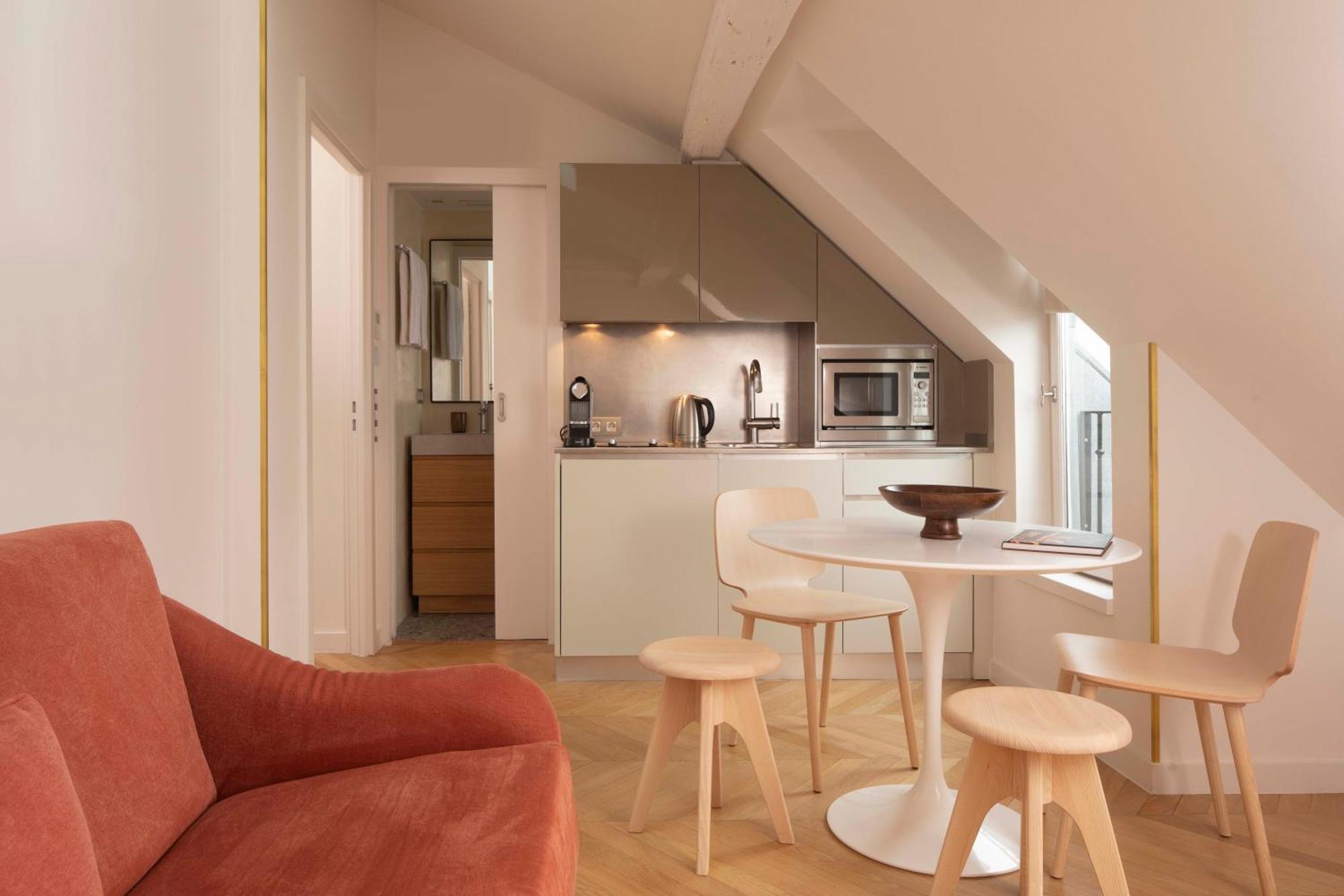 Nell Aparthotel 4*