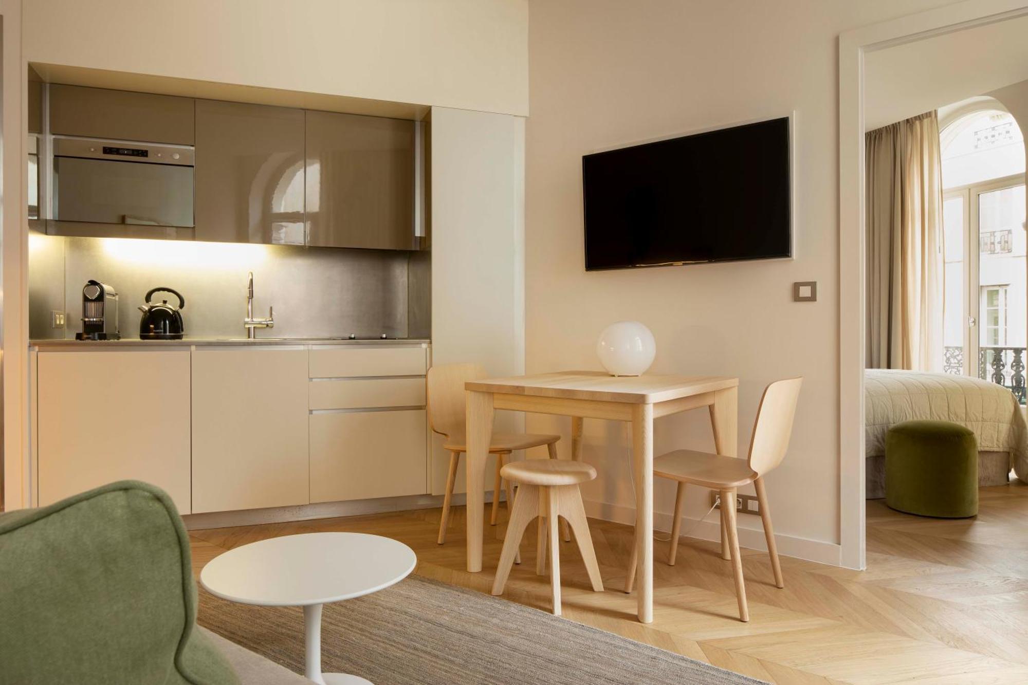 Nell Aparthotel